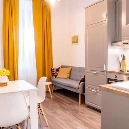 Central And Comfy 2Bdr Apartment Near Parliament Belgrade Luaran gambar