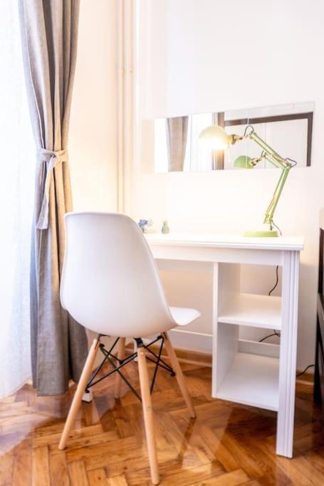 Central And Comfy 2Bdr Apartment Near Parliament Belgrade Luaran gambar