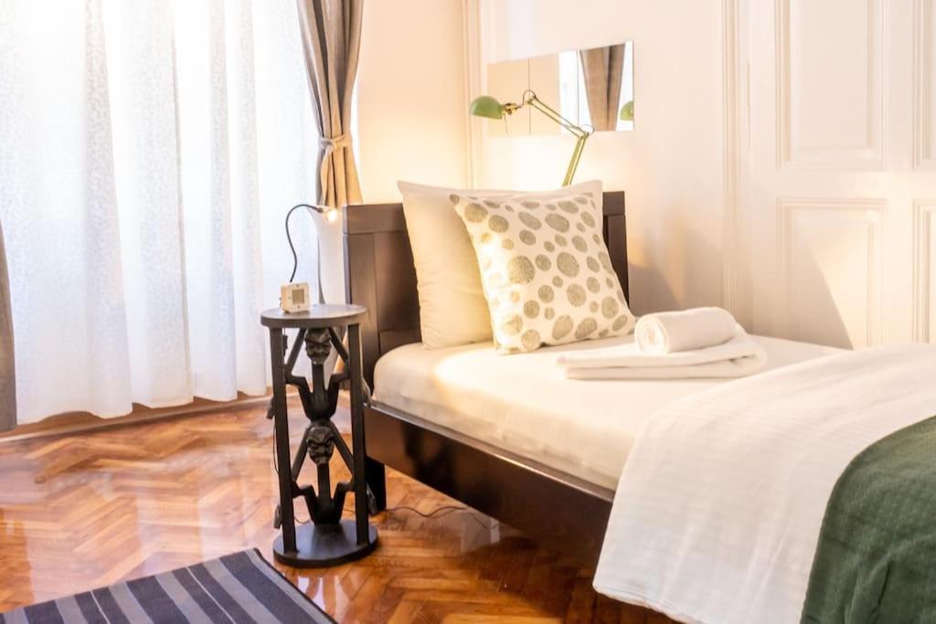 Central And Comfy 2Bdr Apartment Near Parliament Belgrade Luaran gambar
