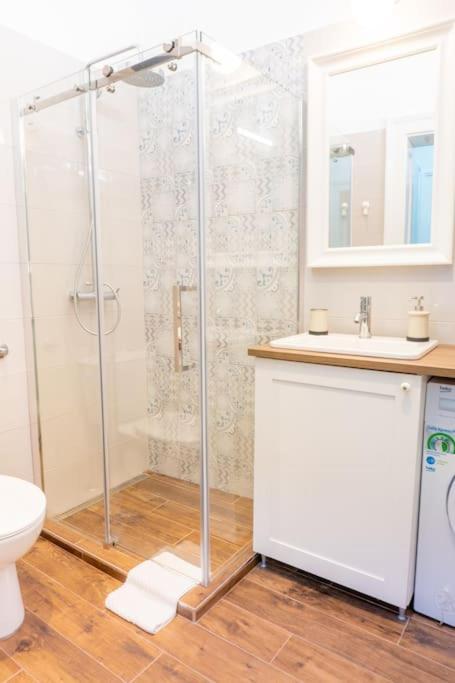 Central And Comfy 2Bdr Apartment Near Parliament Belgrade Luaran gambar