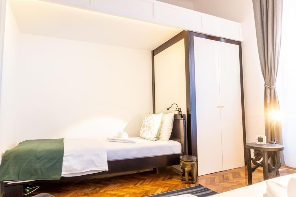 Central And Comfy 2Bdr Apartment Near Parliament Belgrade Luaran gambar