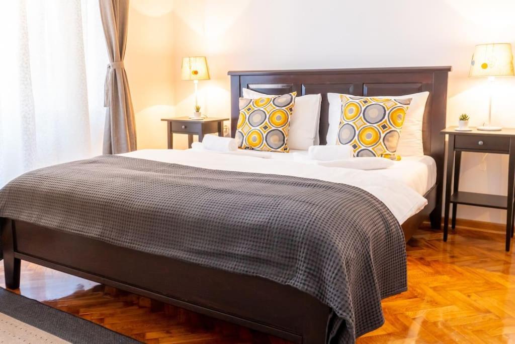 Central And Comfy 2Bdr Apartment Near Parliament Belgrade Luaran gambar